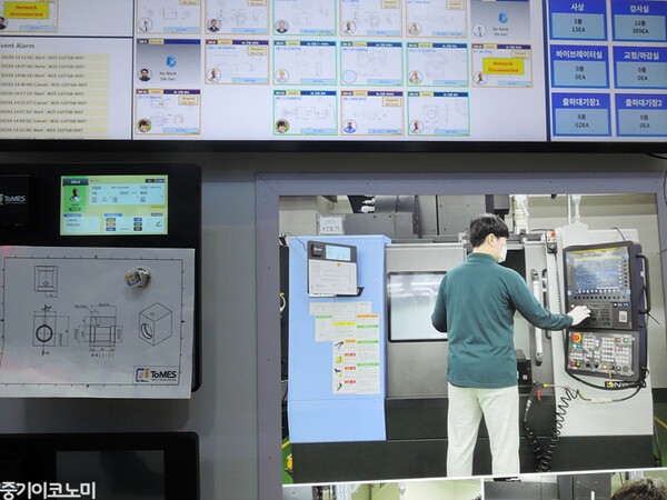 '연결' 넘어 '자율'로...현장이 반기는 지능형 공장 - 뉴스 썸네일 이미지